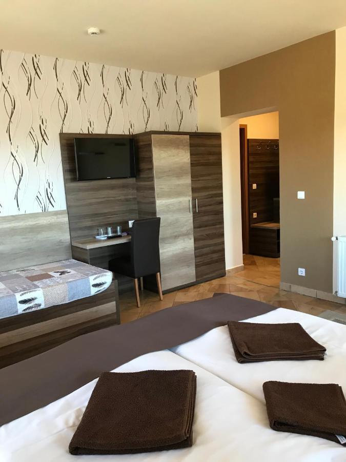 Royal Hotel Cserkeszőlő المظهر الخارجي الصورة