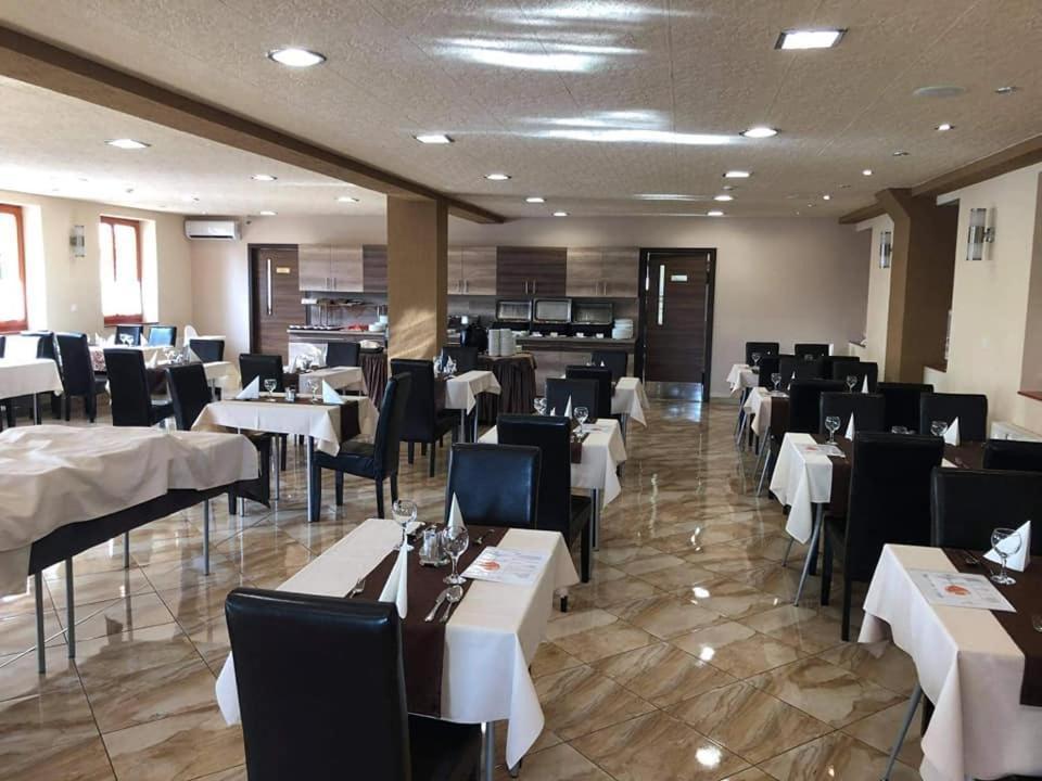 Royal Hotel Cserkeszőlő المظهر الخارجي الصورة