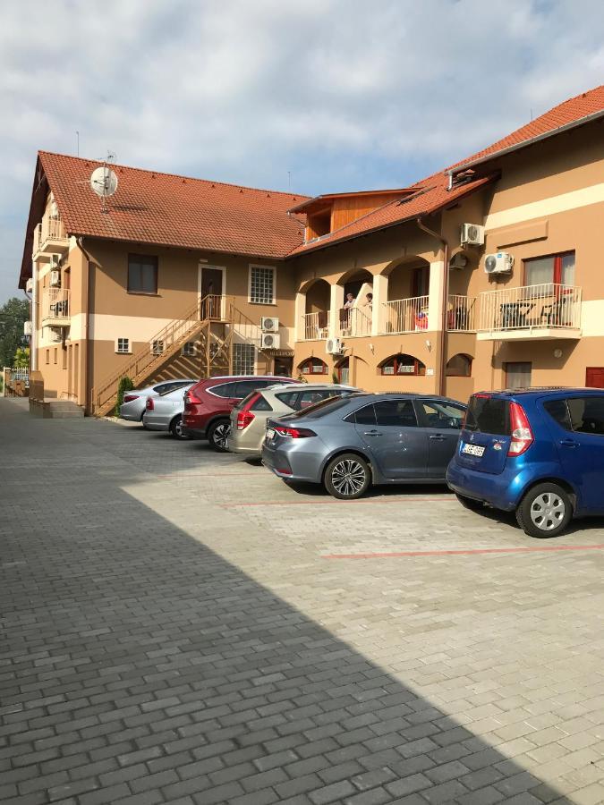 Royal Hotel Cserkeszőlő المظهر الخارجي الصورة