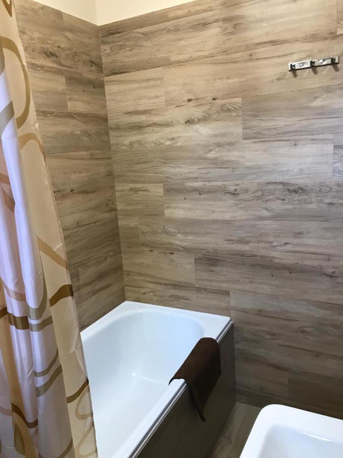 Royal Hotel Cserkeszőlő المظهر الخارجي الصورة
