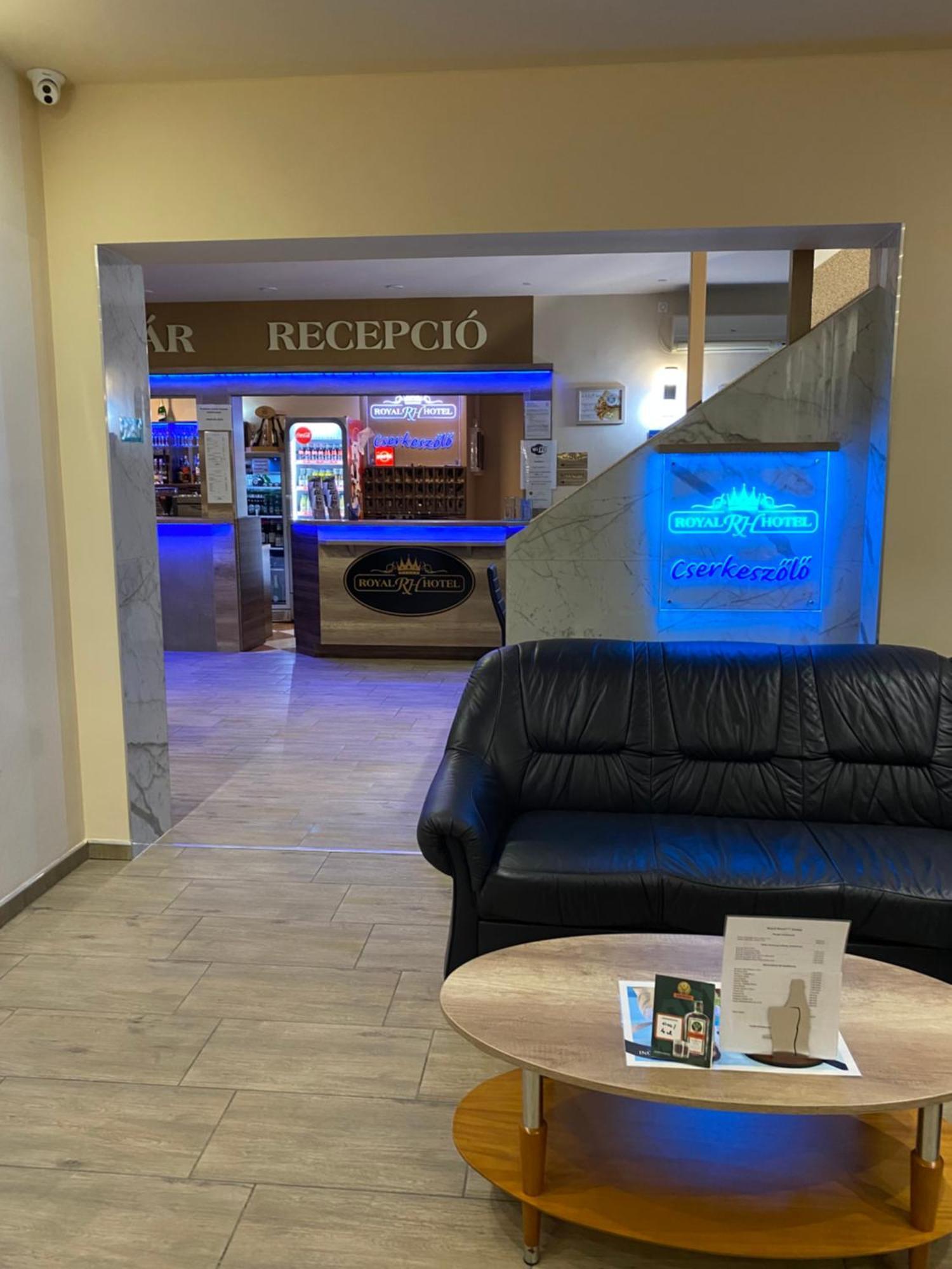 Royal Hotel Cserkeszőlő المظهر الخارجي الصورة